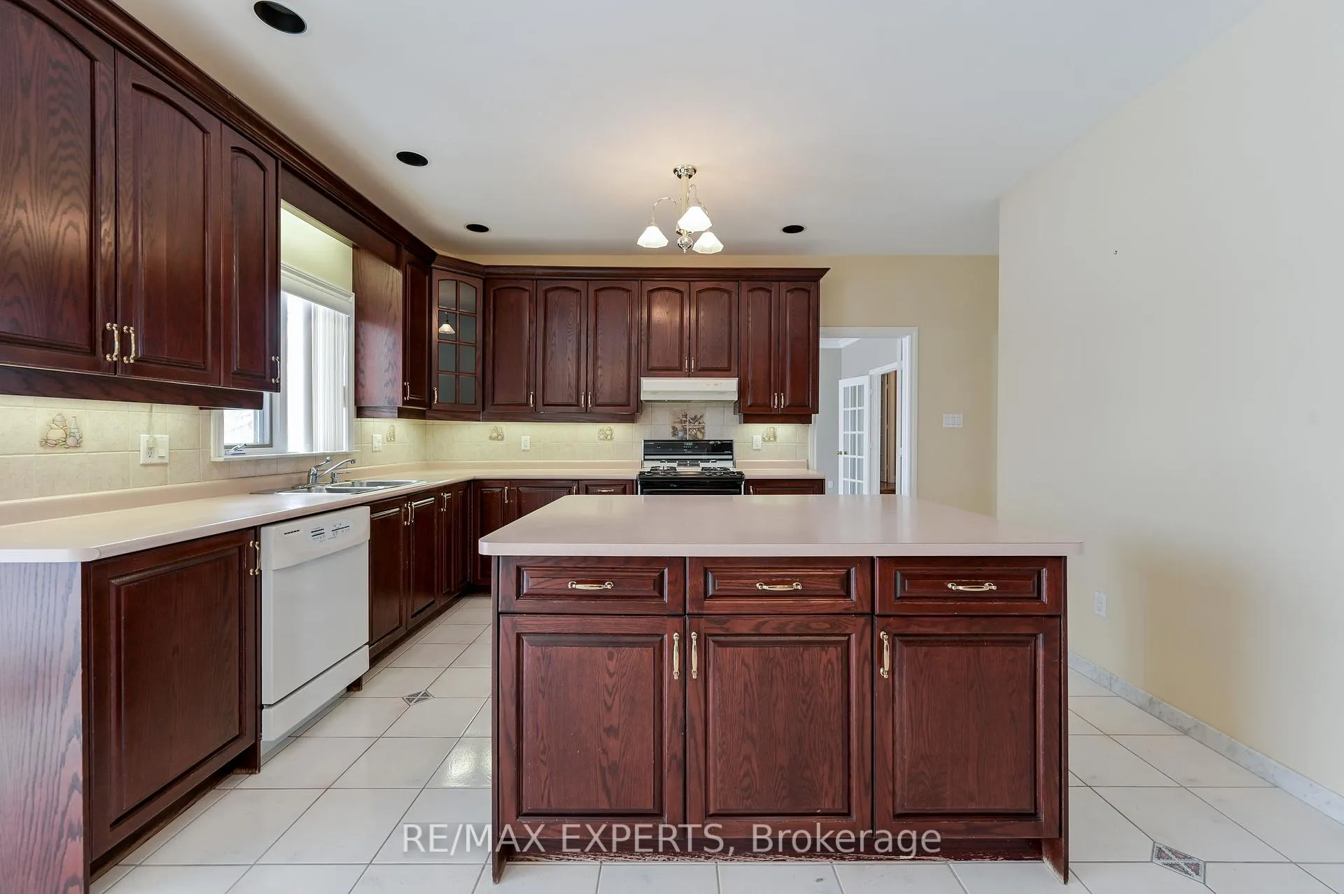 Photo 17 of 13668 Emil Kolb Parkway, Caledon, Bolton West — HOMEH