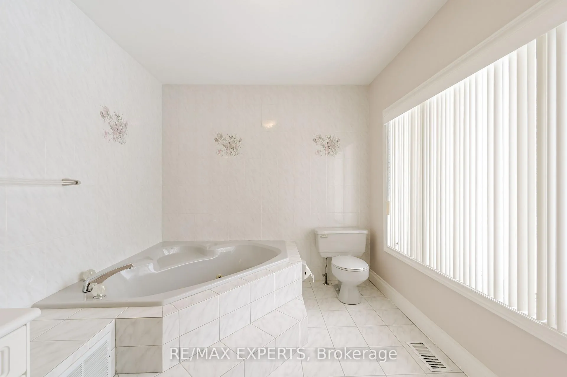 Photo 36 of 13668 Emil Kolb Parkway, Caledon, Bolton West — HOMEH