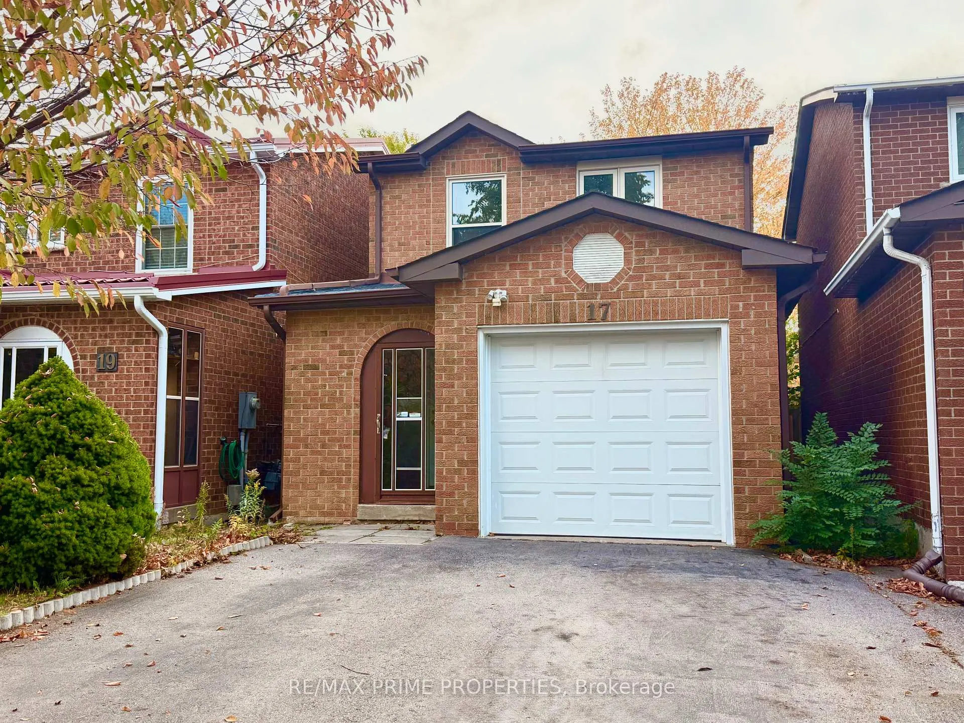 Photo 2 of 17 Debden Road, Markham, Milliken Mills East — HOMEH
