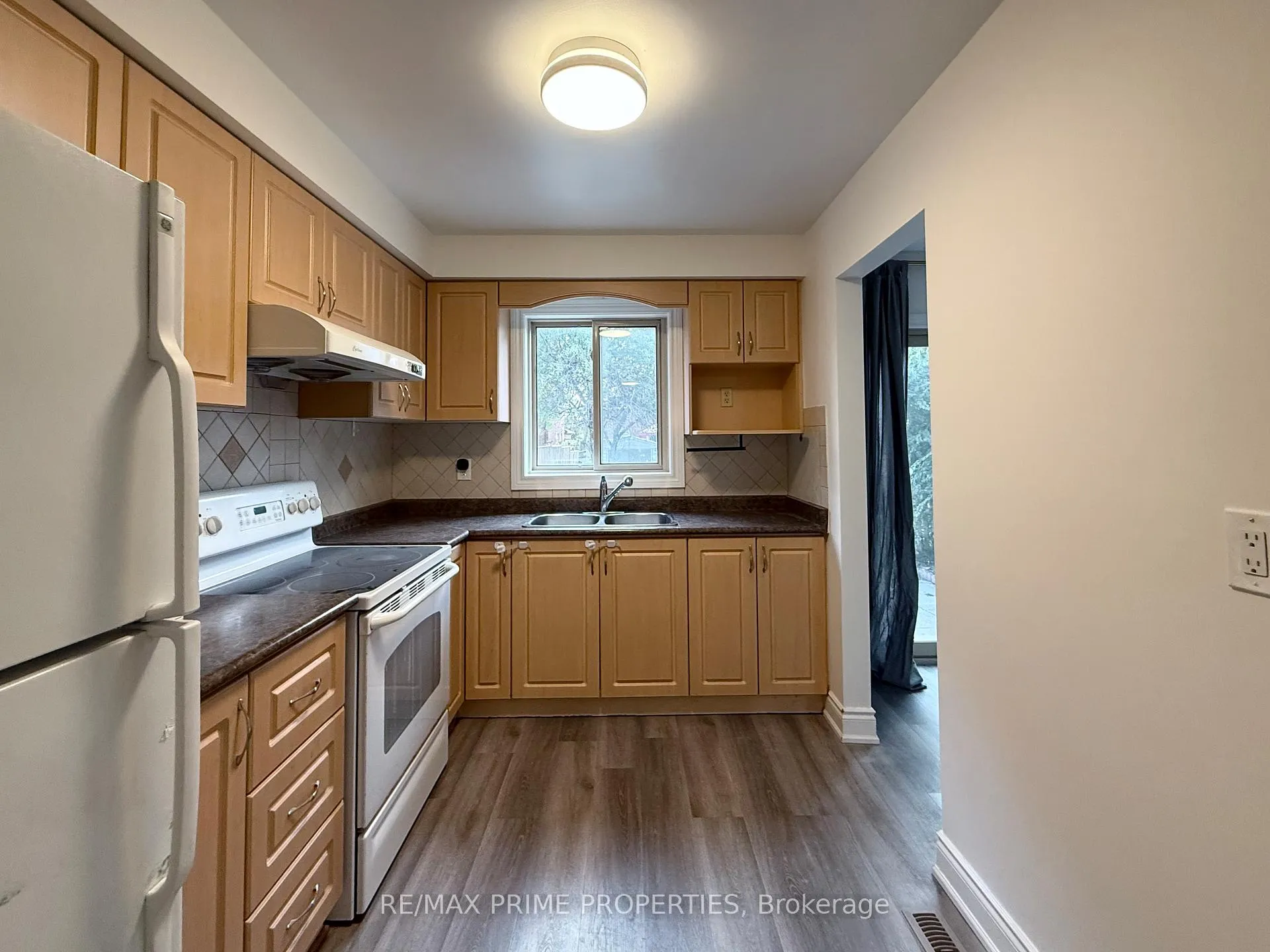 Photo 7 of 17 Debden Road, Markham, Milliken Mills East — HOMEH