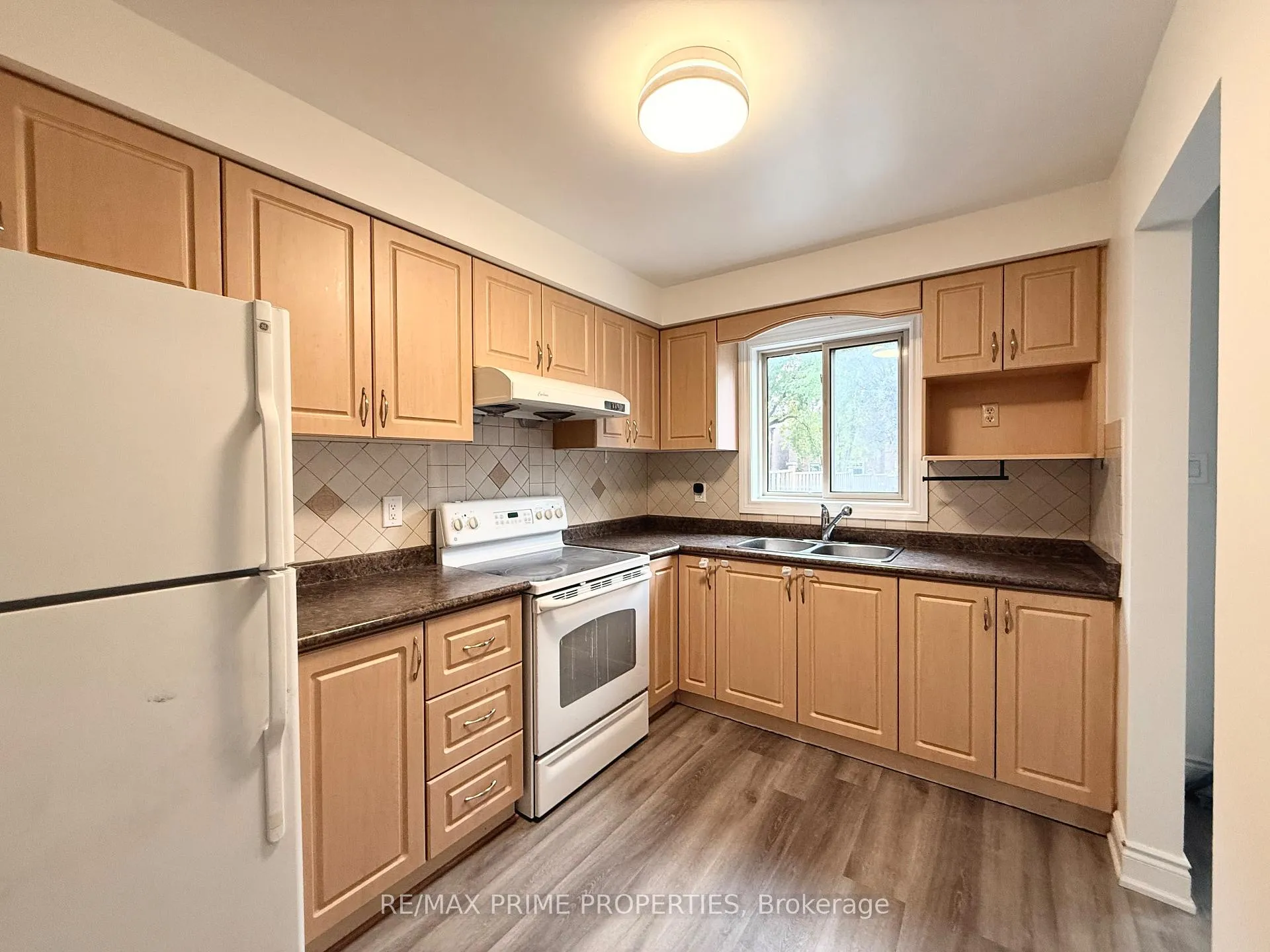 Photo 8 of 17 Debden Road, Markham, Milliken Mills East — HOMEH