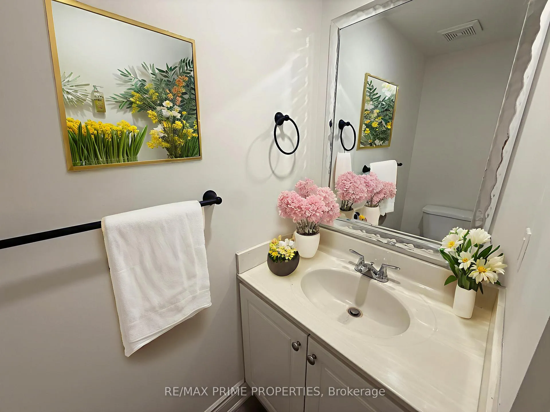 Photo 10 of 17 Debden Road, Markham, Milliken Mills East — HOMEH