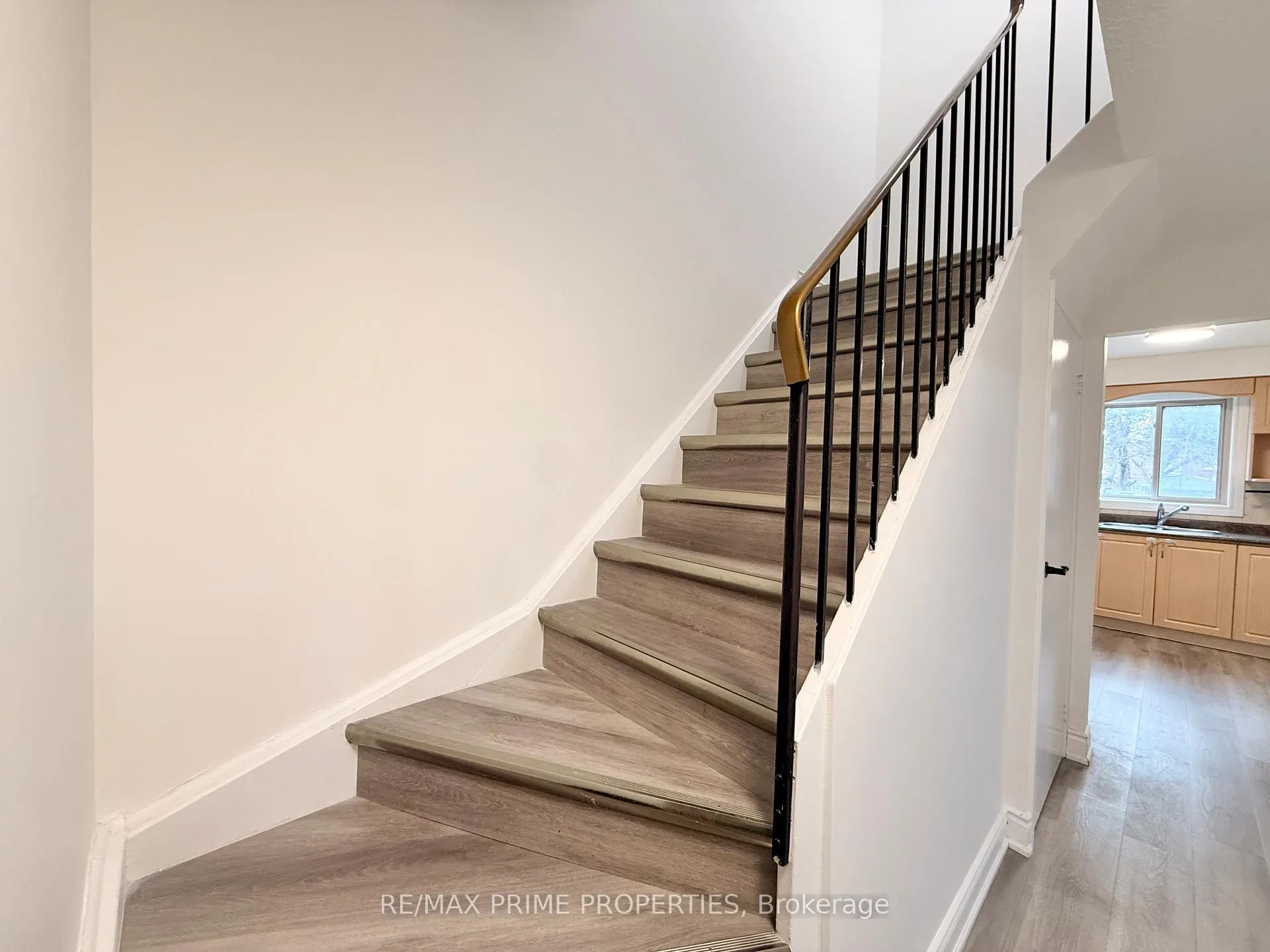 Photo 11 of 17 Debden Road, Markham, Milliken Mills East — HOMEH