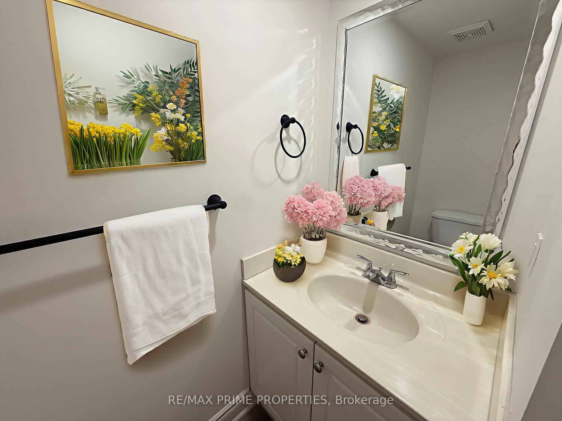 Photo 3 of 17 Debden Road, Markham, Milliken Mills East — HOMEH