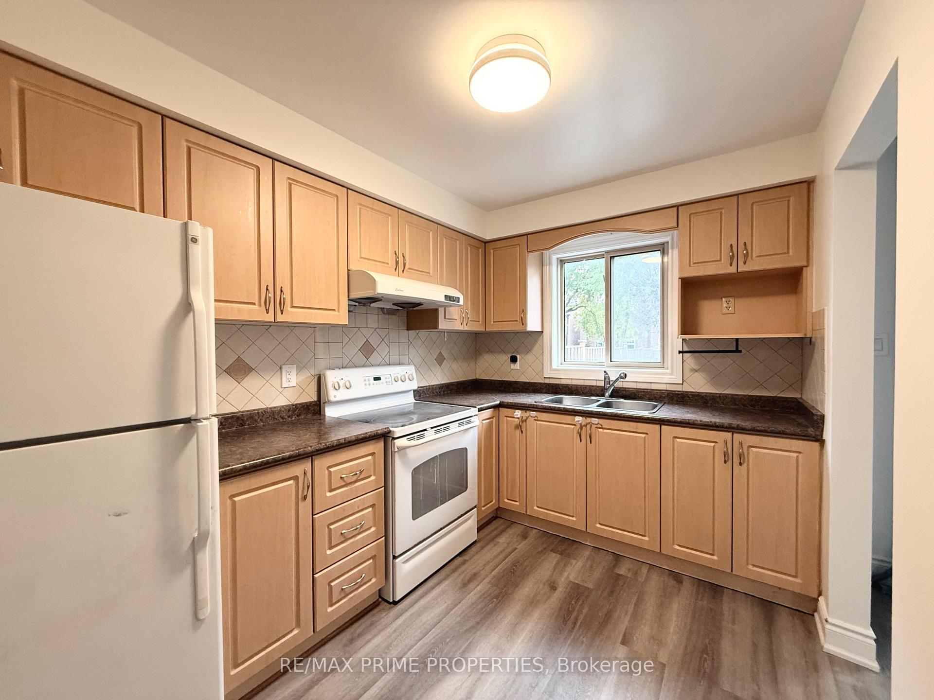 Photo 6 of 17 Debden Road, Markham, Milliken Mills East — HOMEH
