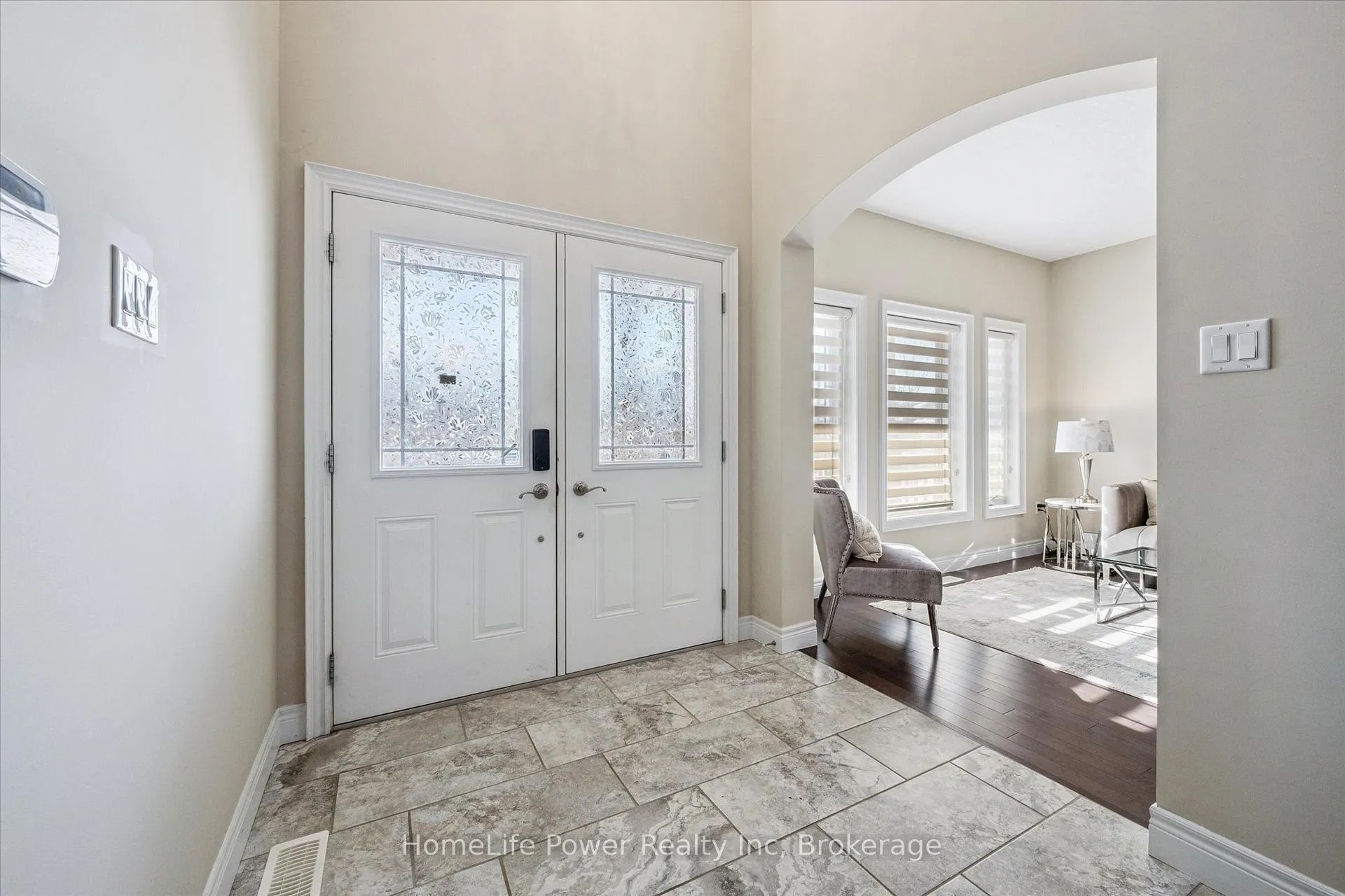 Photo 3 of 35 Westra Drive, Guelph, Willow West/Sugarbush/West Acres — HOMEH