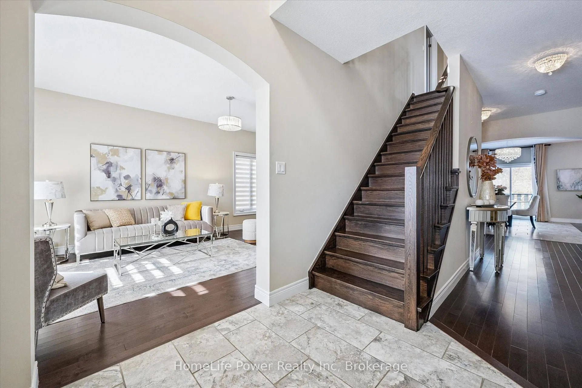 Photo 4 of 35 Westra Drive, Guelph, Willow West/Sugarbush/West Acres — HOMEH