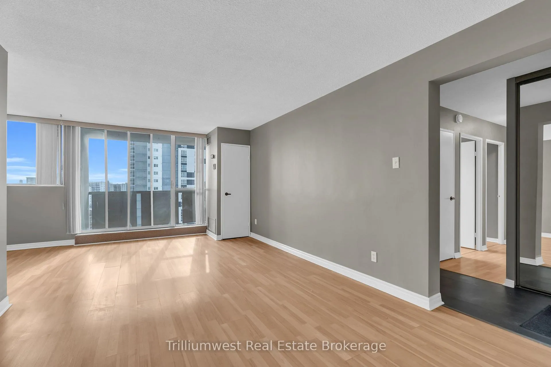 Photo 7 of Unit 1003, 375 King Street N, Waterloo — HOMEH