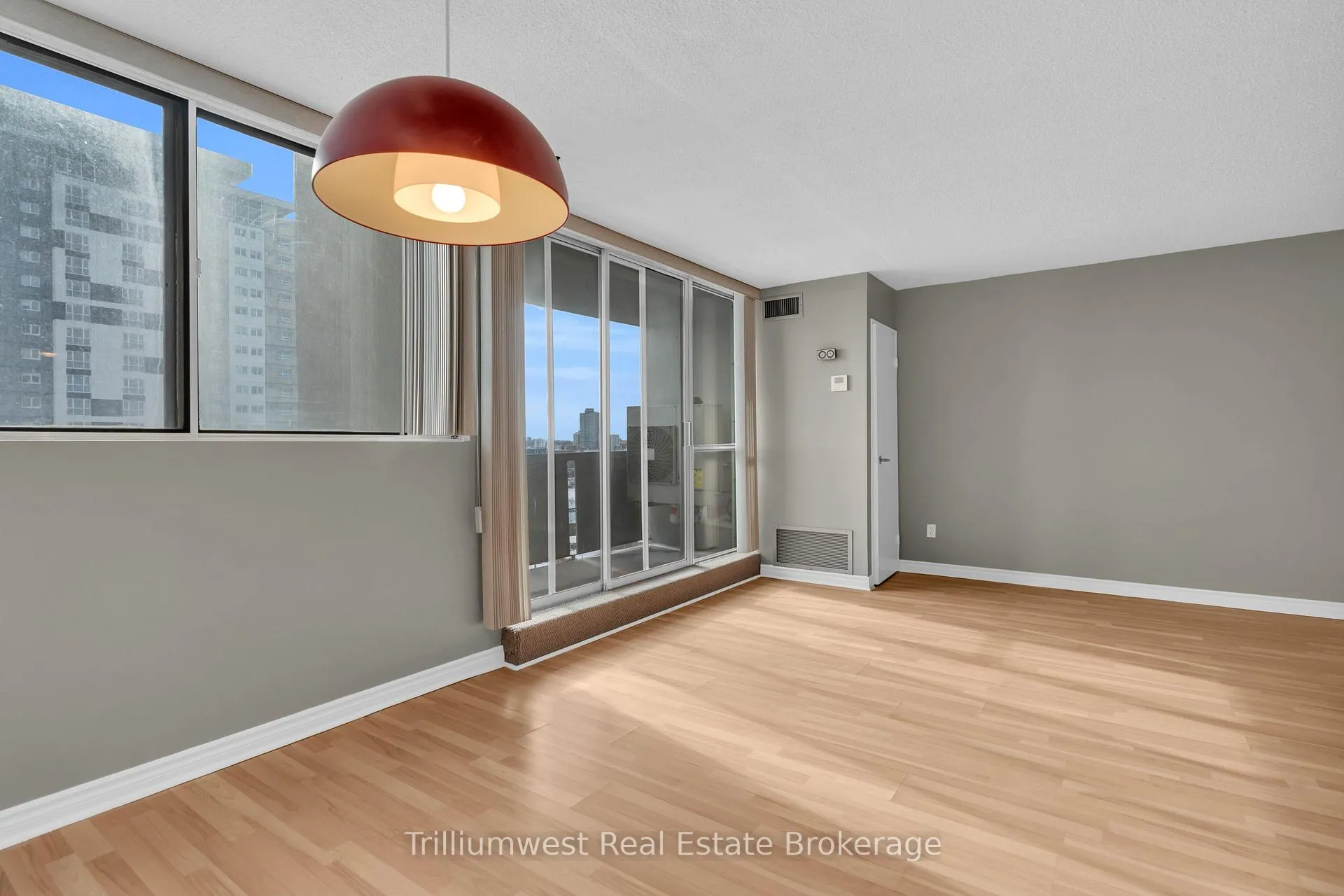 Photo 10 of Unit 1003, 375 King Street N, Waterloo — HOMEH