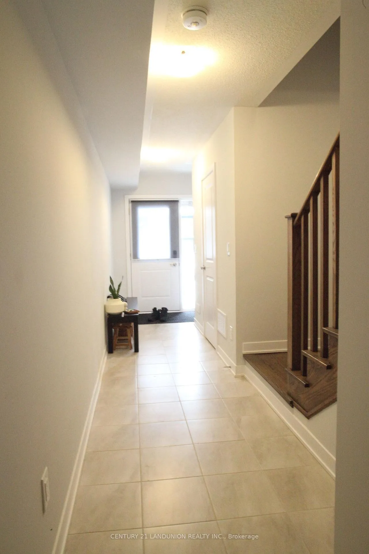 Photo 2 of 5 John Canning Way, Markham, Unionville — HOMEH