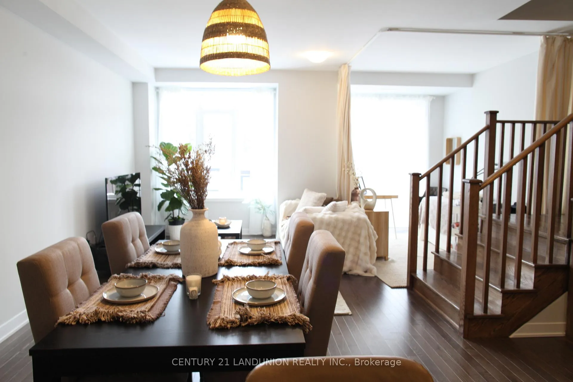 Photo 3 of 5 John Canning Way, Markham, Unionville — HOMEH