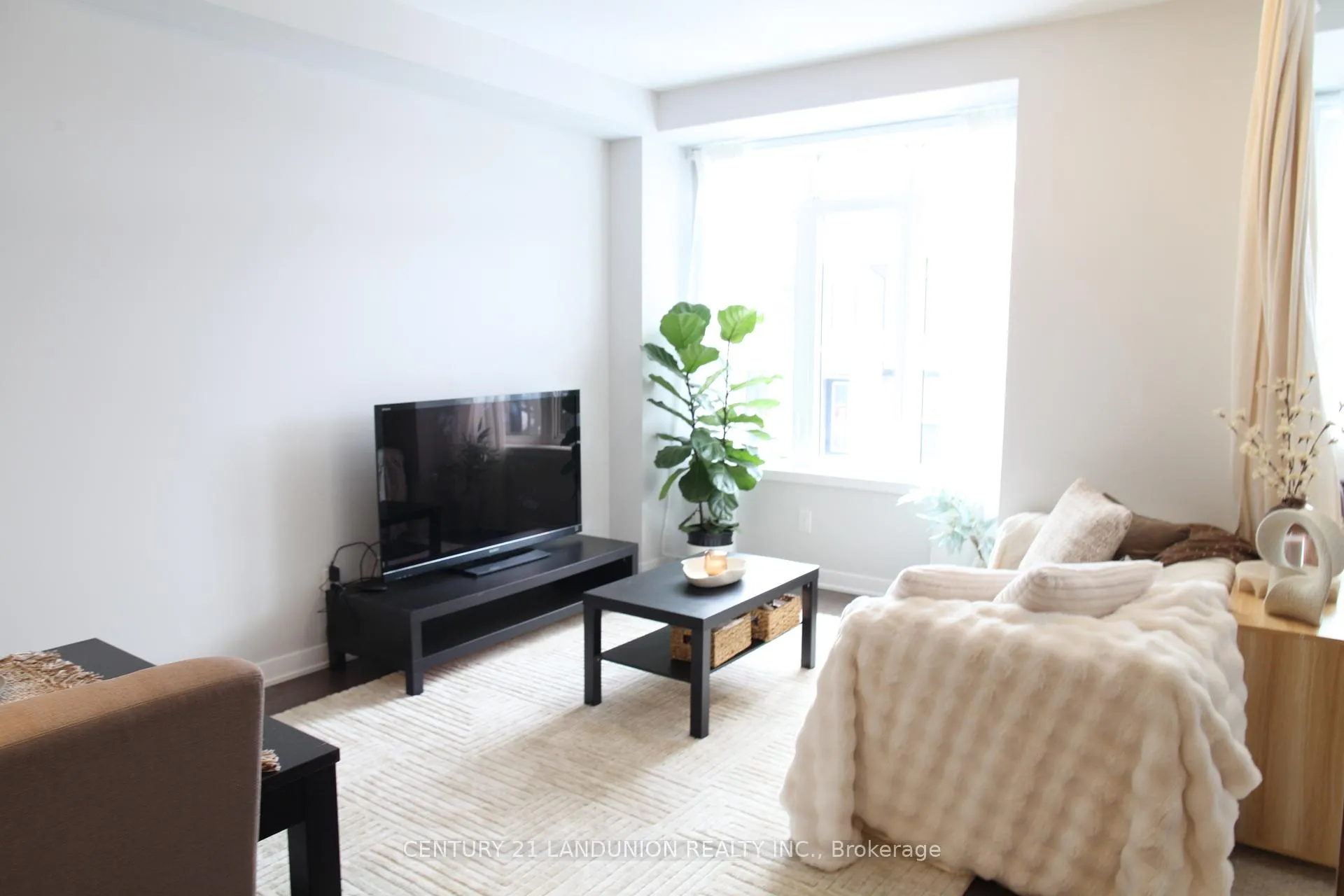 Photo 5 of 5 John Canning Way, Markham, Unionville — HOMEH
