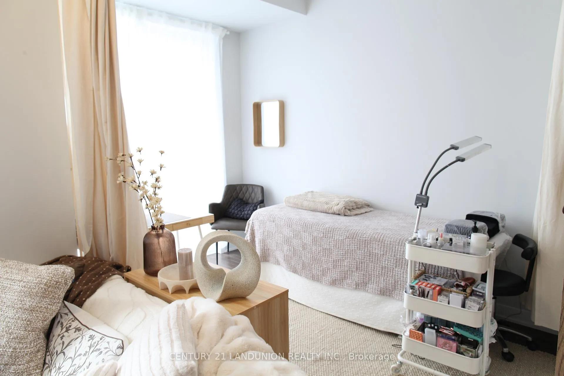 Photo 6 of 5 John Canning Way, Markham, Unionville — HOMEH
