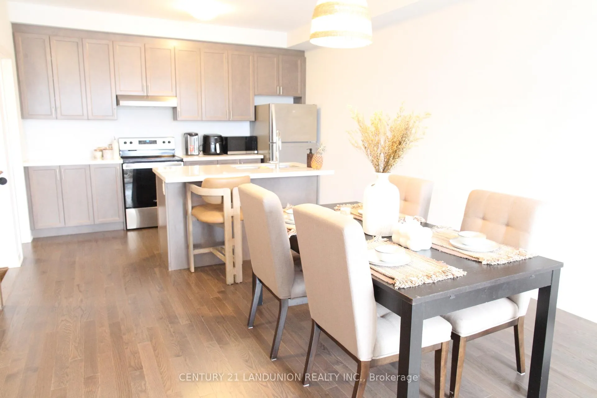 Photo 9 of 5 John Canning Way, Markham, Unionville — HOMEH