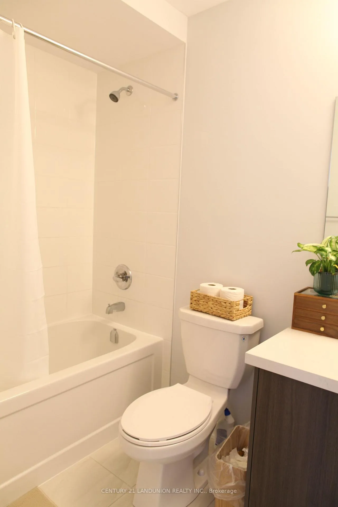 Photo 16 of 5 John Canning Way, Markham, Unionville — HOMEH