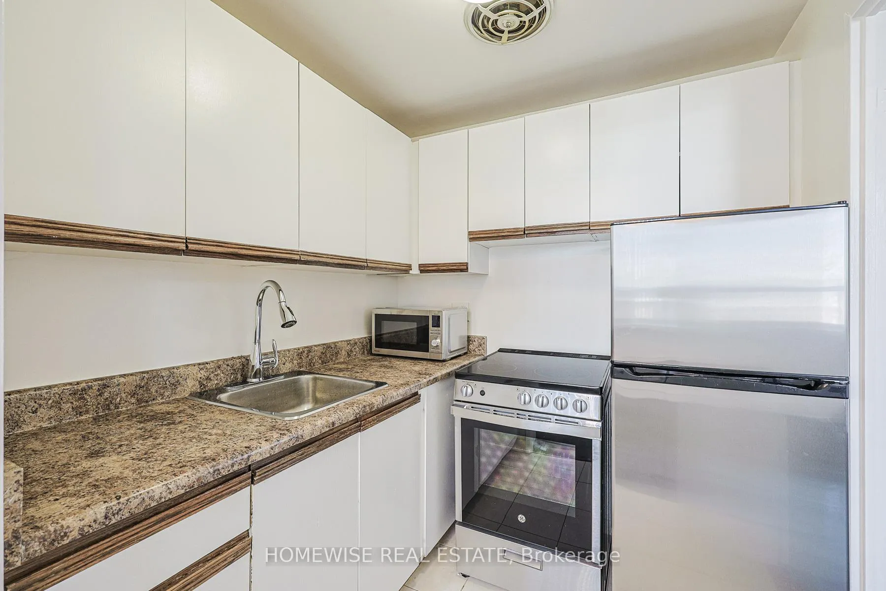 Photo 8 of Unit 615, 485 Kingston Road, Toronto, The Beaches — HOMEH
