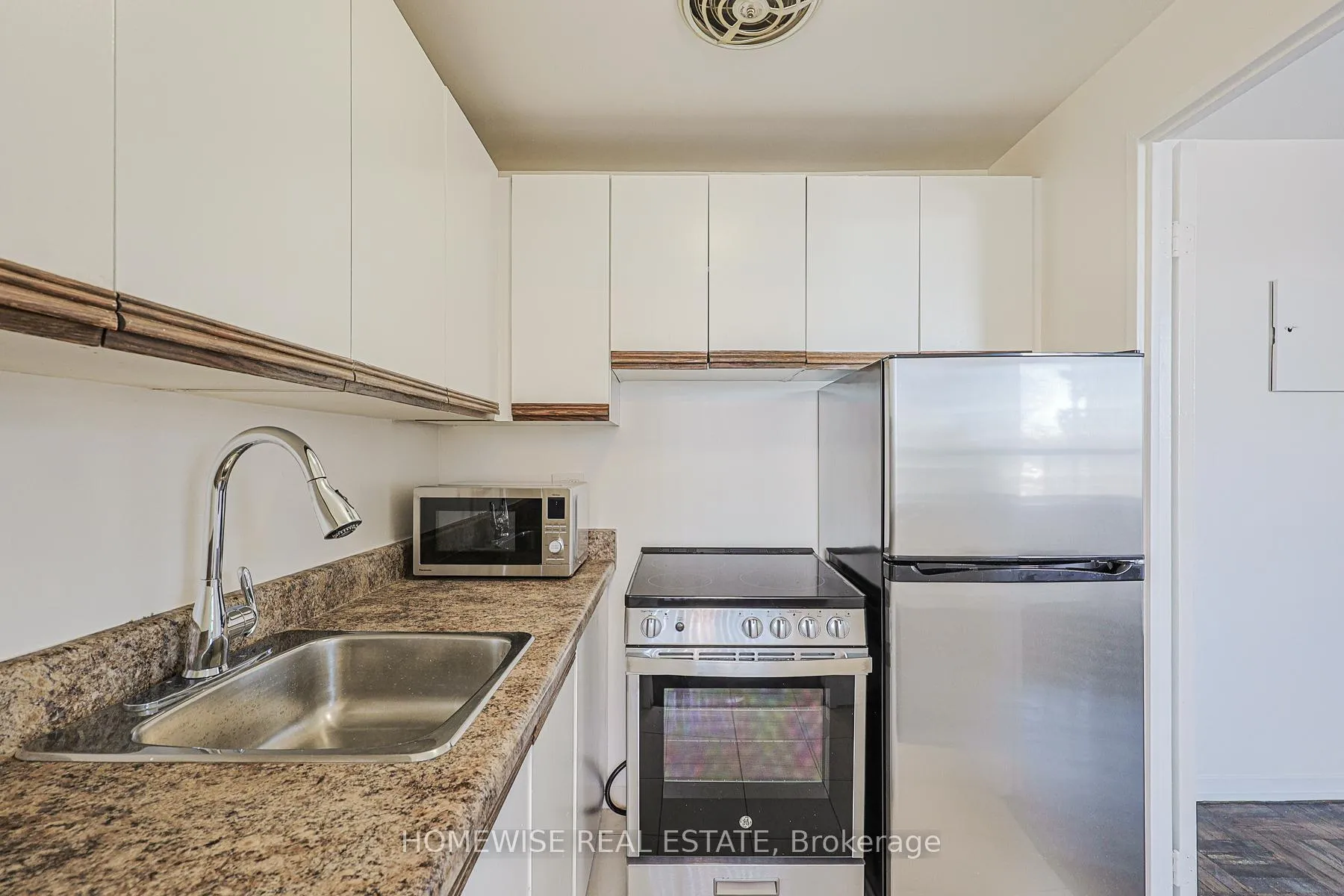 Photo 9 of Unit 615, 485 Kingston Road, Toronto, The Beaches — HOMEH