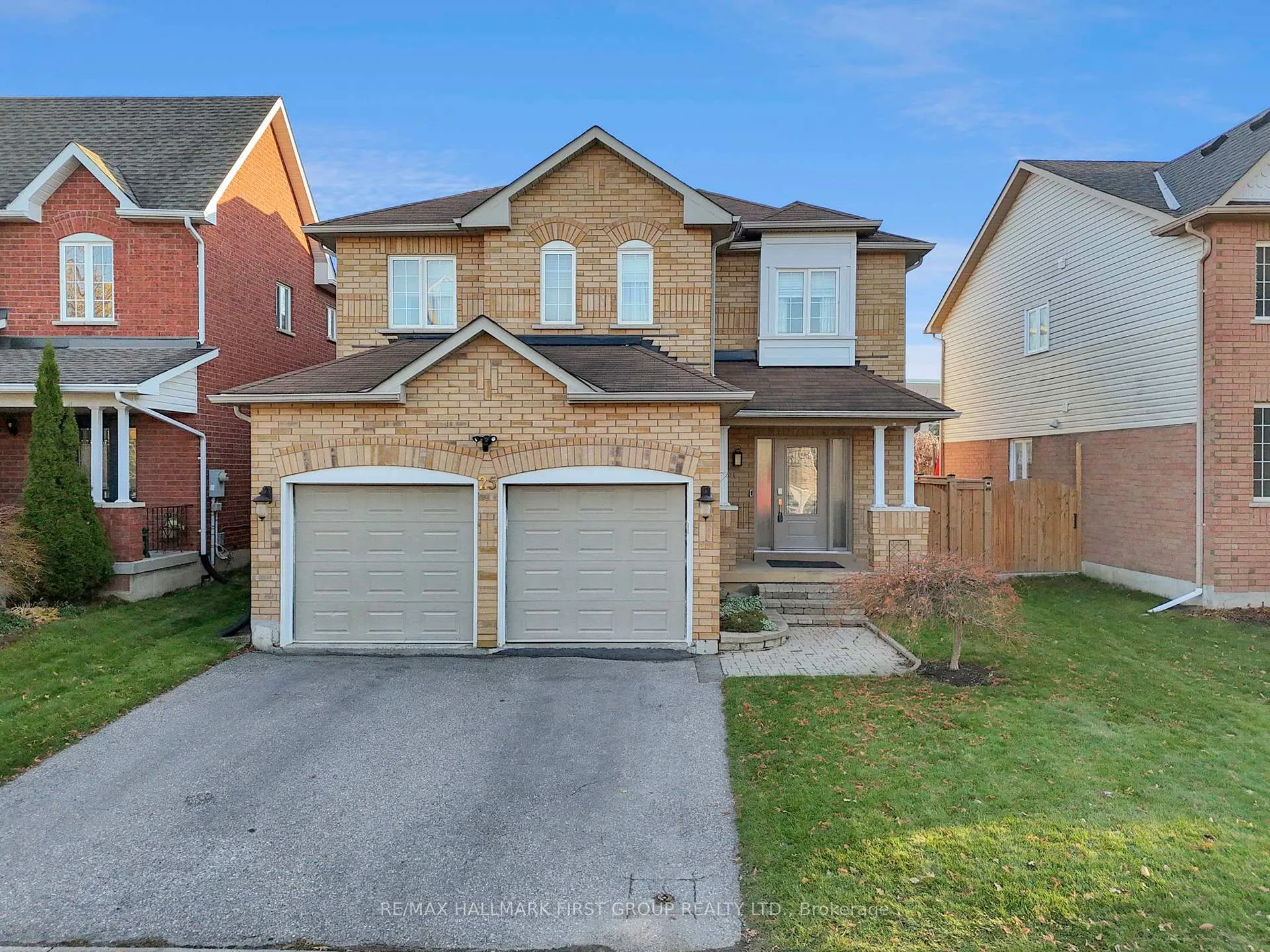 Photo 1 of 25 Sprucewood Crescent, Clarington, Bowmanville — HOMEH