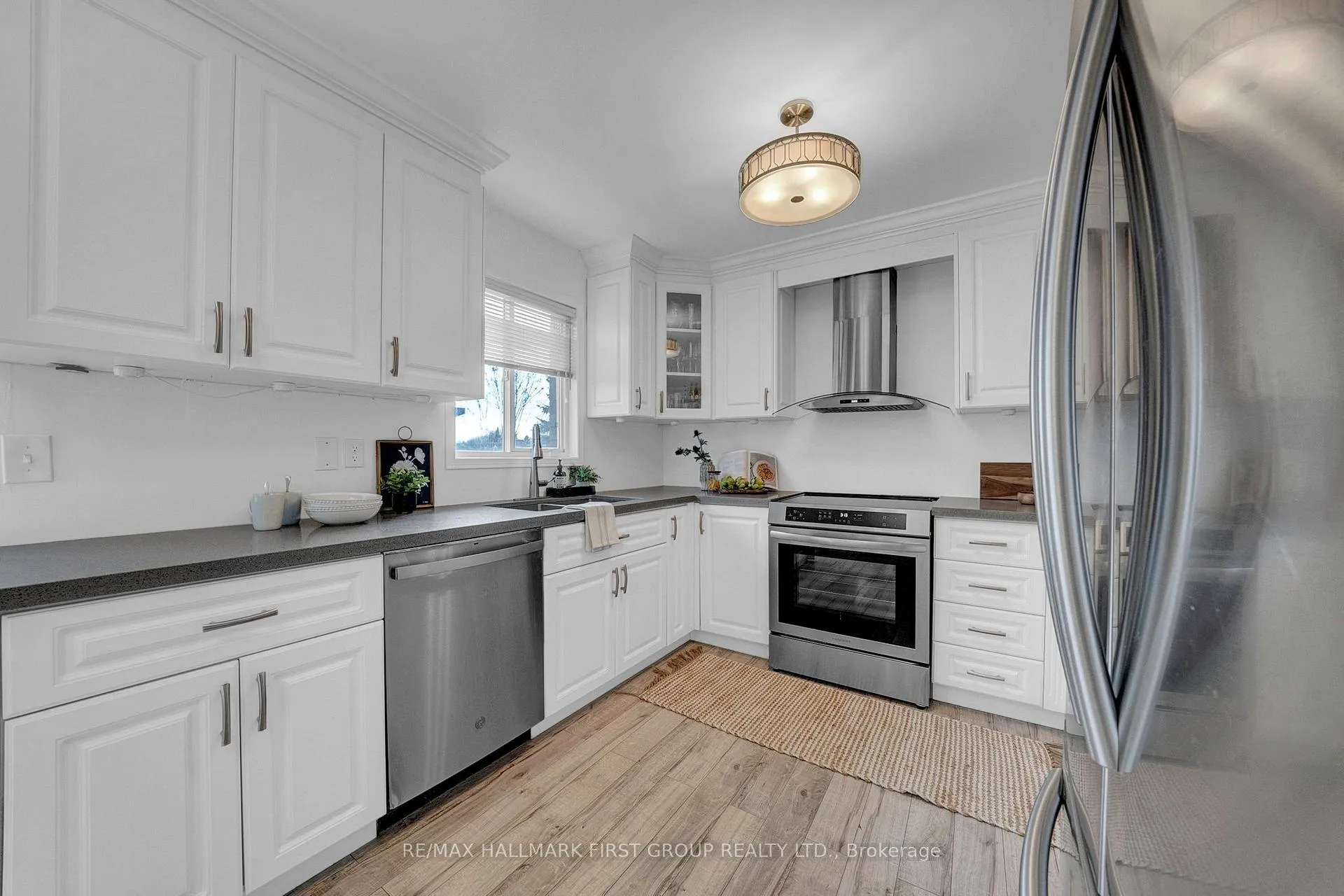 Photo 2 of 25 Sprucewood Crescent, Clarington, Bowmanville — HOMEH
