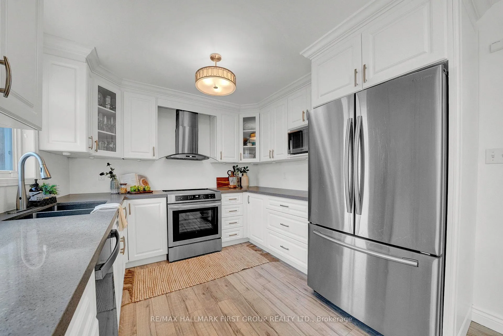 Photo 3 of 25 Sprucewood Crescent, Clarington, Bowmanville — HOMEH