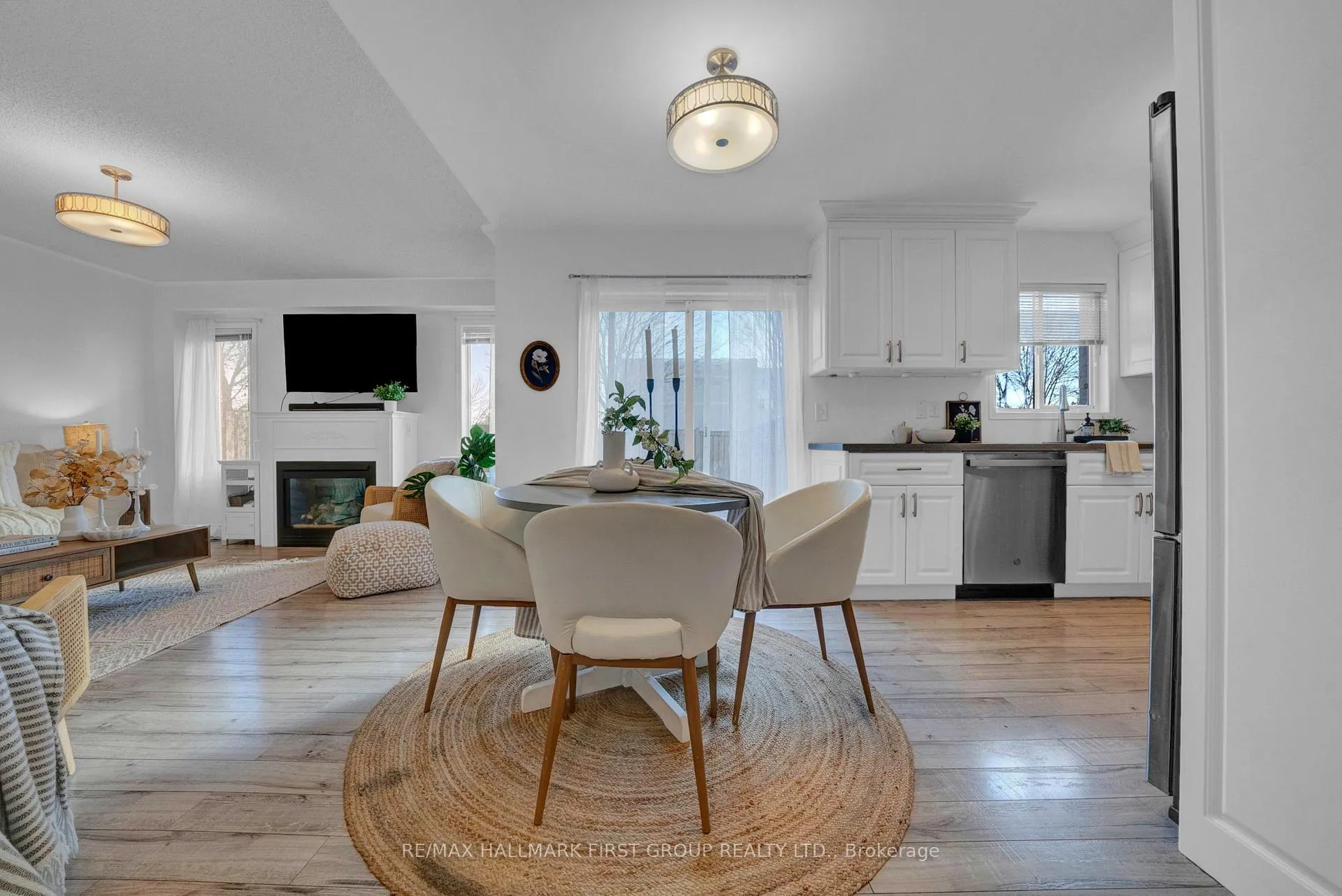 Photo 4 of 25 Sprucewood Crescent, Clarington, Bowmanville — HOMEH