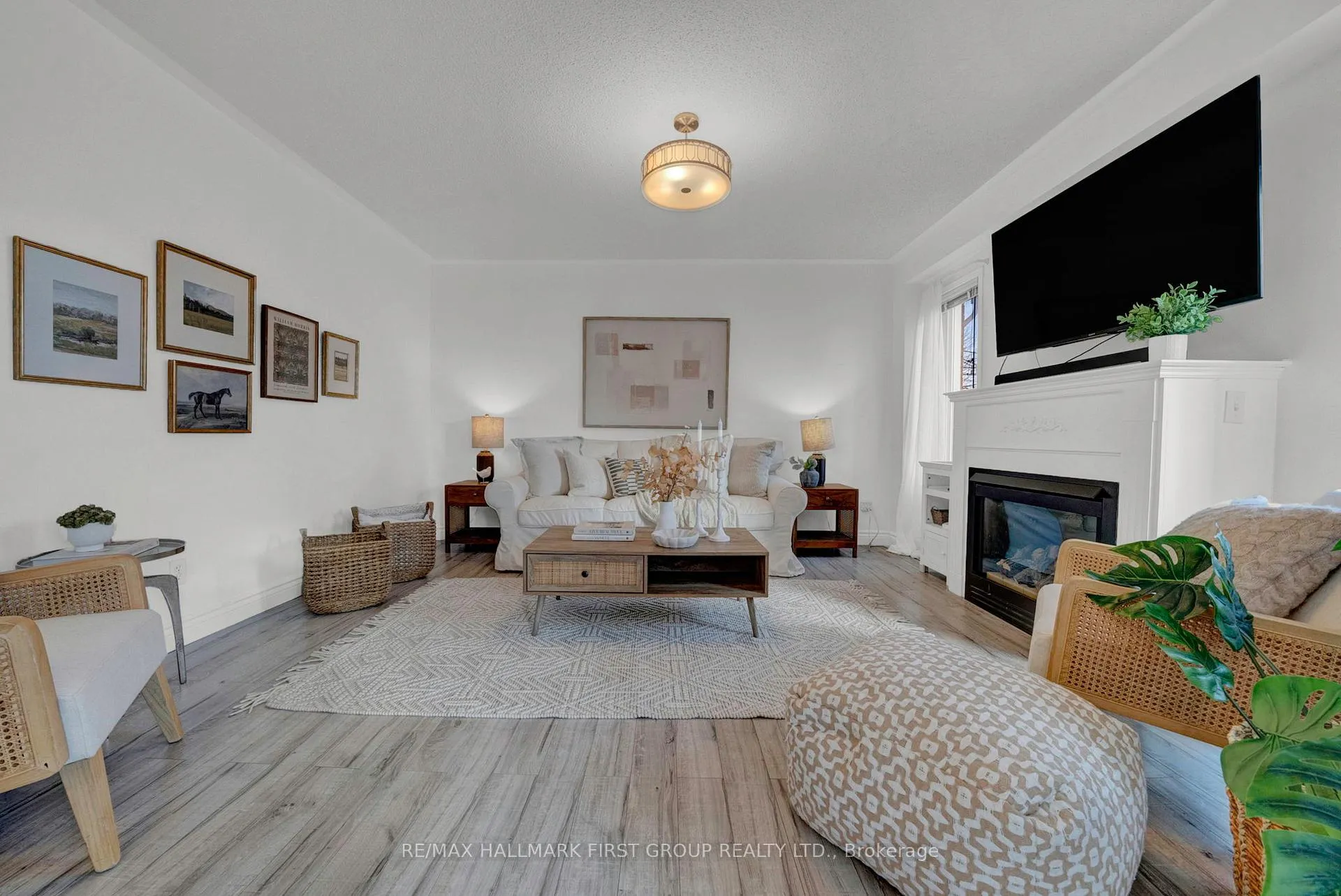 Photo 5 of 25 Sprucewood Crescent, Clarington, Bowmanville — HOMEH