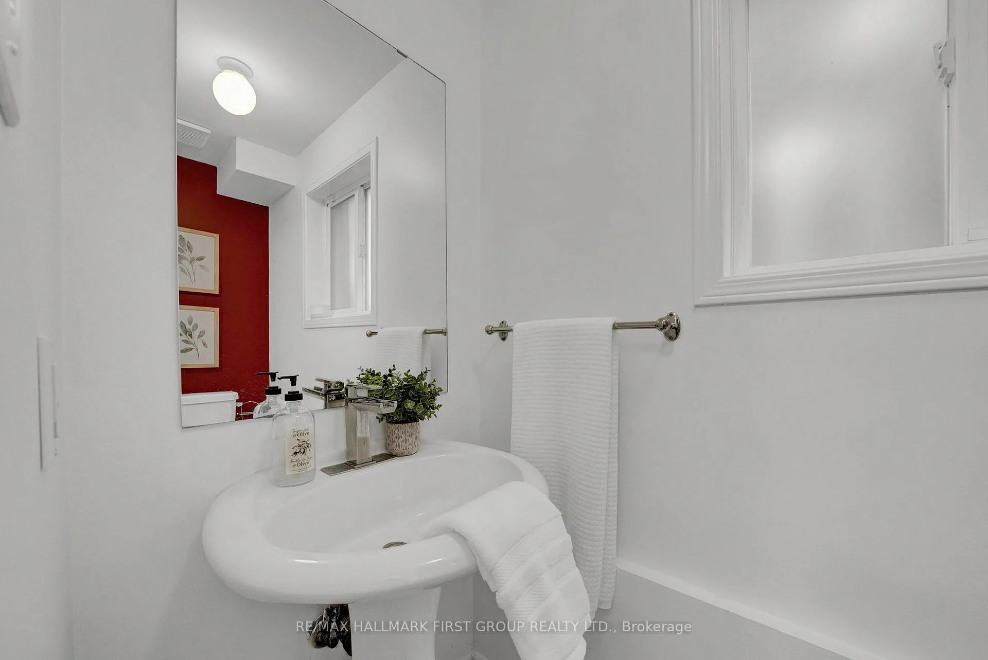 Photo 7 of 25 Sprucewood Crescent, Clarington, Bowmanville — HOMEH