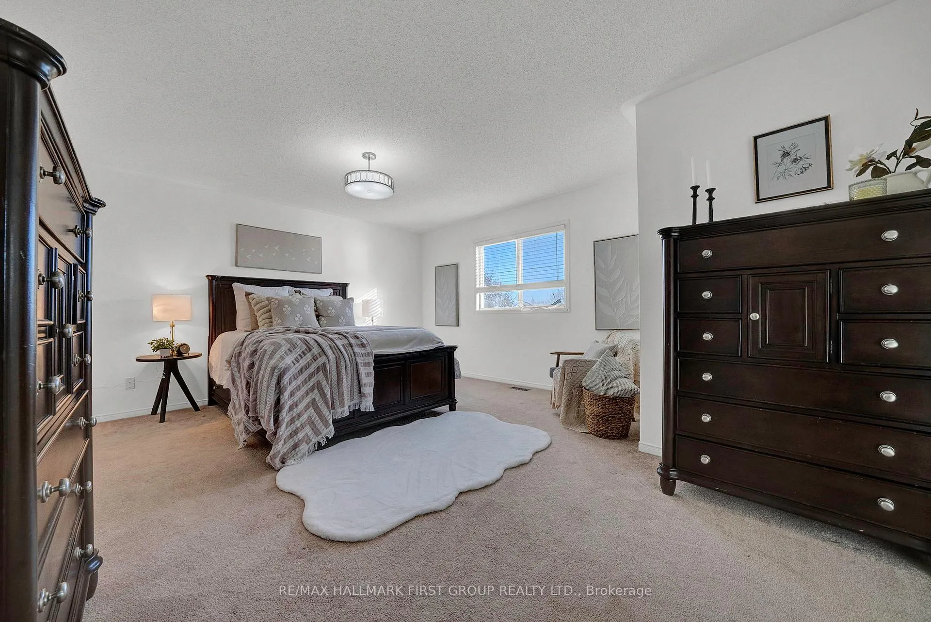 Photo 11 of 25 Sprucewood Crescent, Clarington, Bowmanville — HOMEH