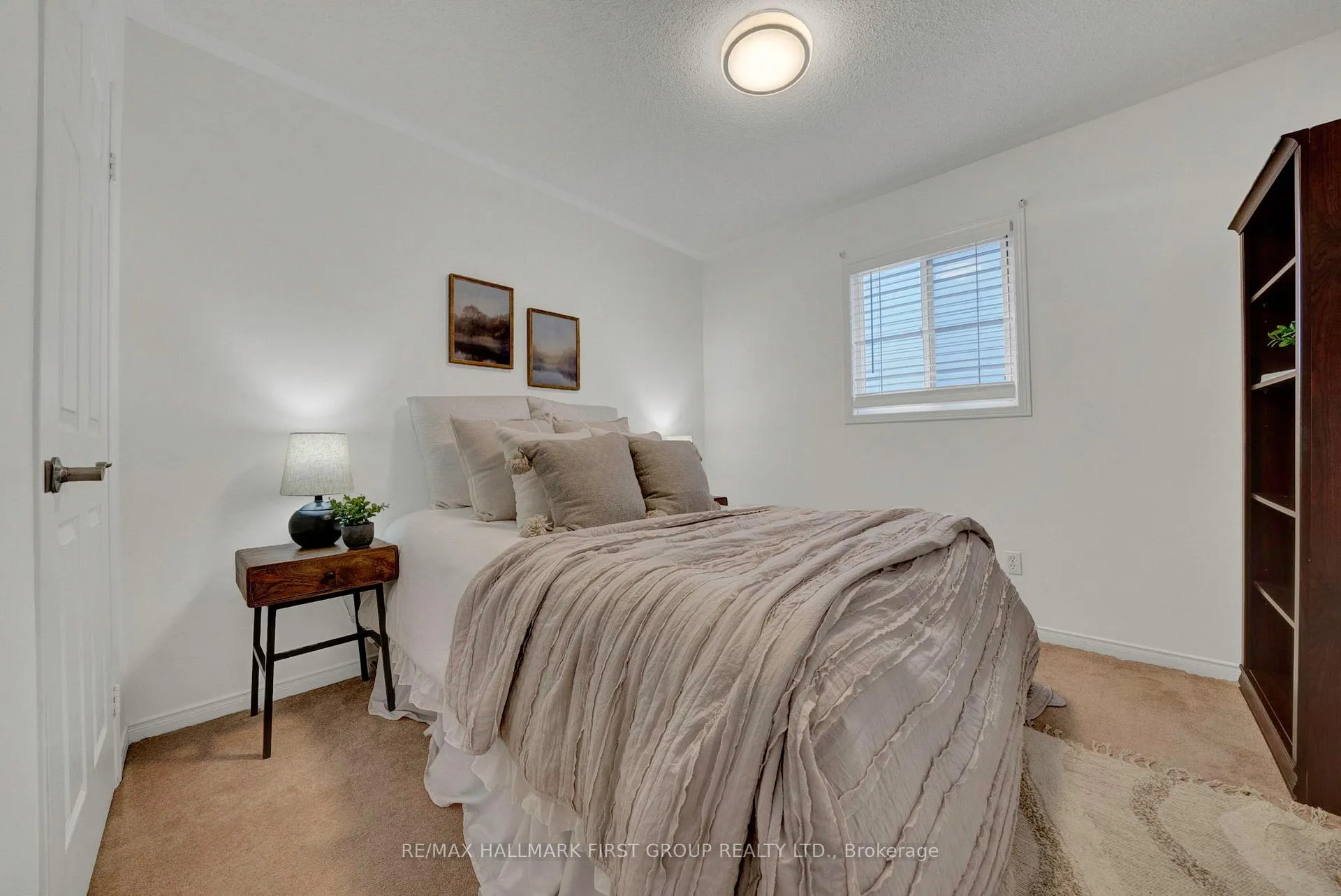 Photo 13 of 25 Sprucewood Crescent, Clarington, Bowmanville — HOMEH