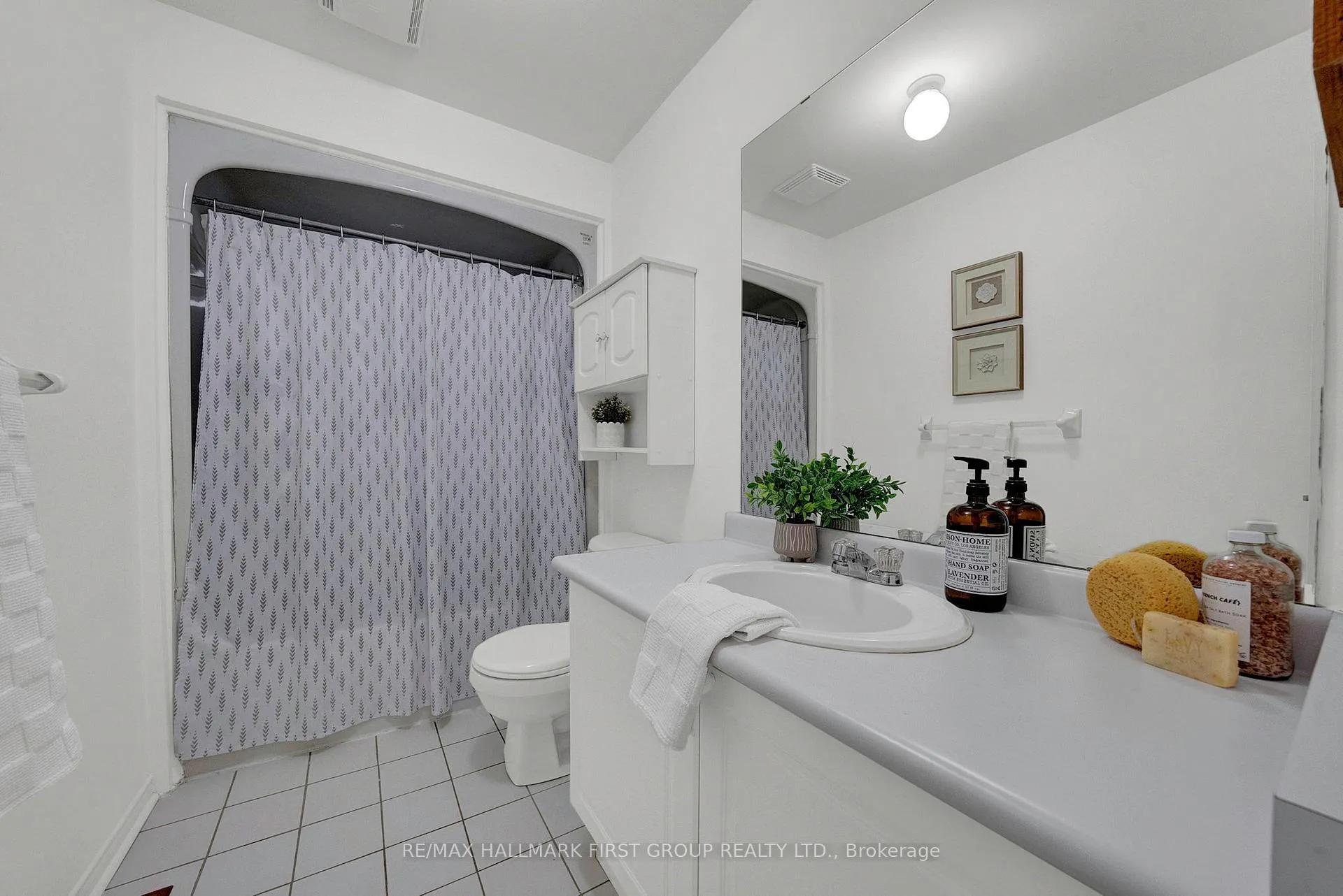 Photo 14 of 25 Sprucewood Crescent, Clarington, Bowmanville — HOMEH