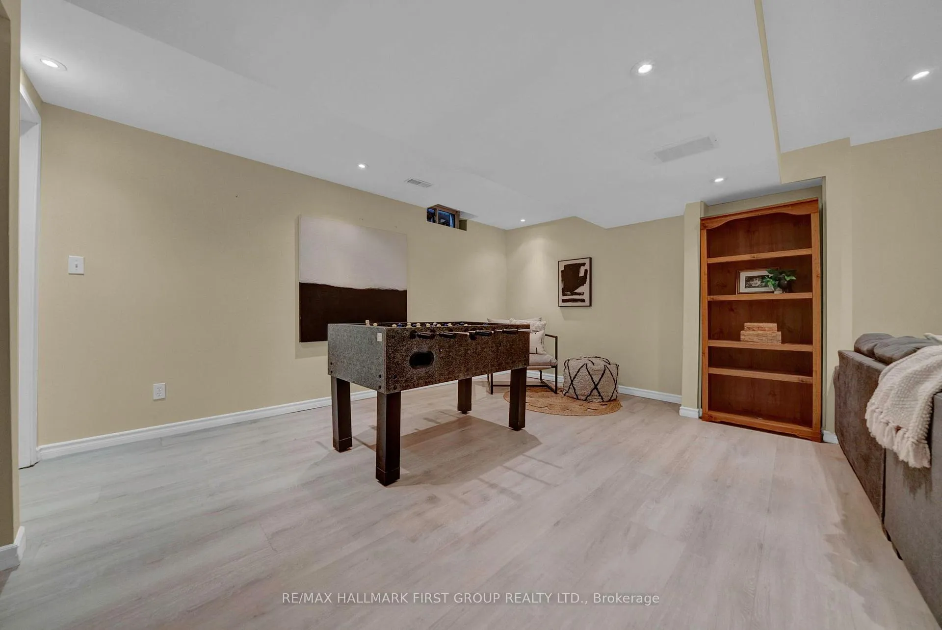 Photo 17 of 25 Sprucewood Crescent, Clarington, Bowmanville — HOMEH