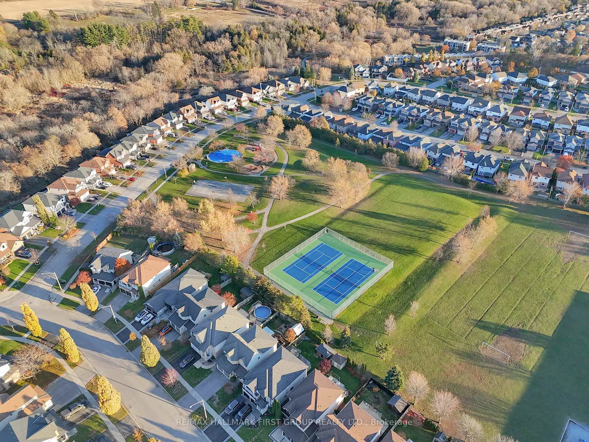 Photo 23 of 25 Sprucewood Crescent, Clarington, Bowmanville — HOMEH