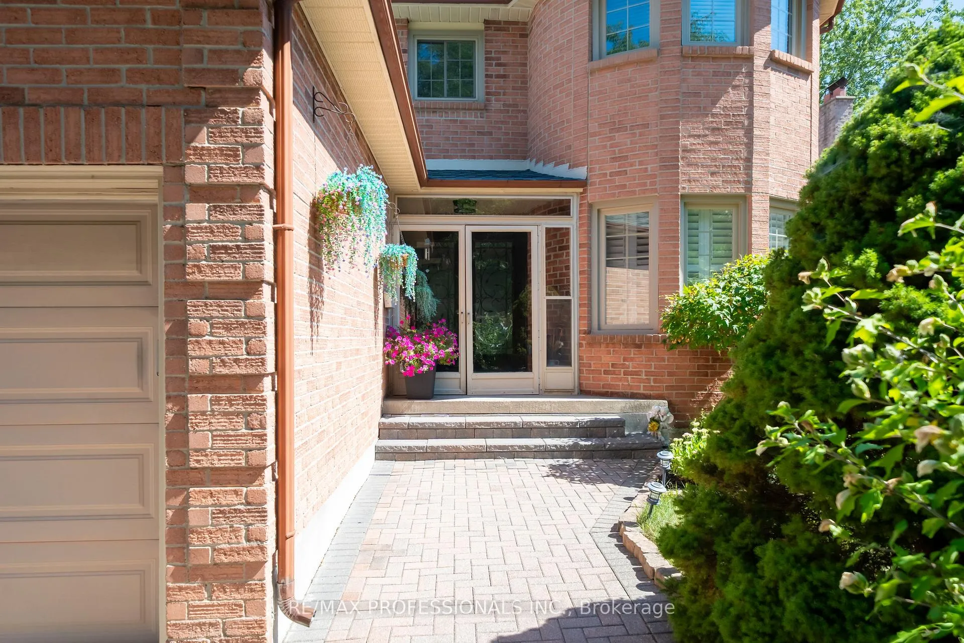 Photo 3 of 25 Sawyer Crescent, Markham, Markham Village — HOMEH