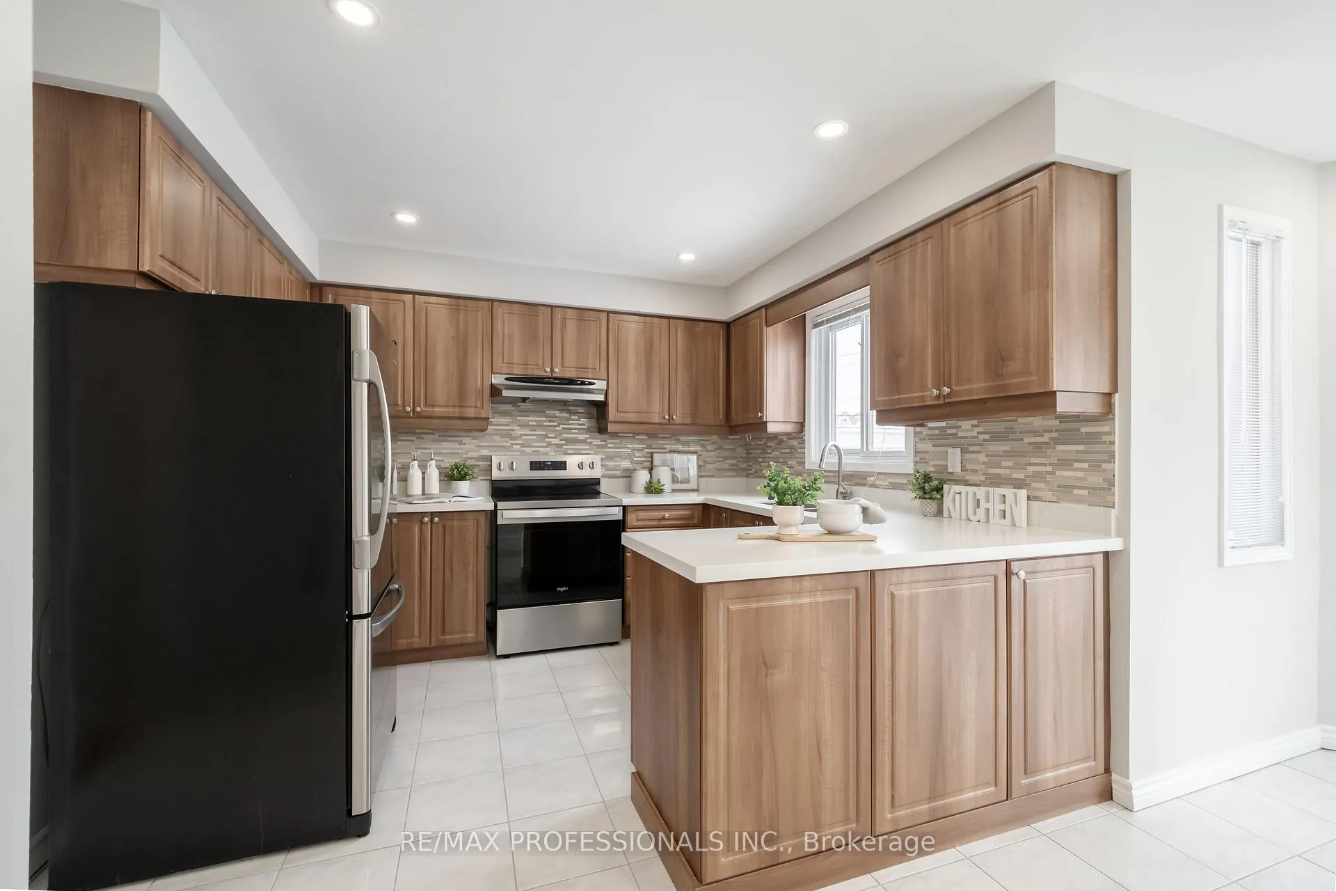 Photo 7 of 25 Sawyer Crescent, Markham, Markham Village — HOMEH