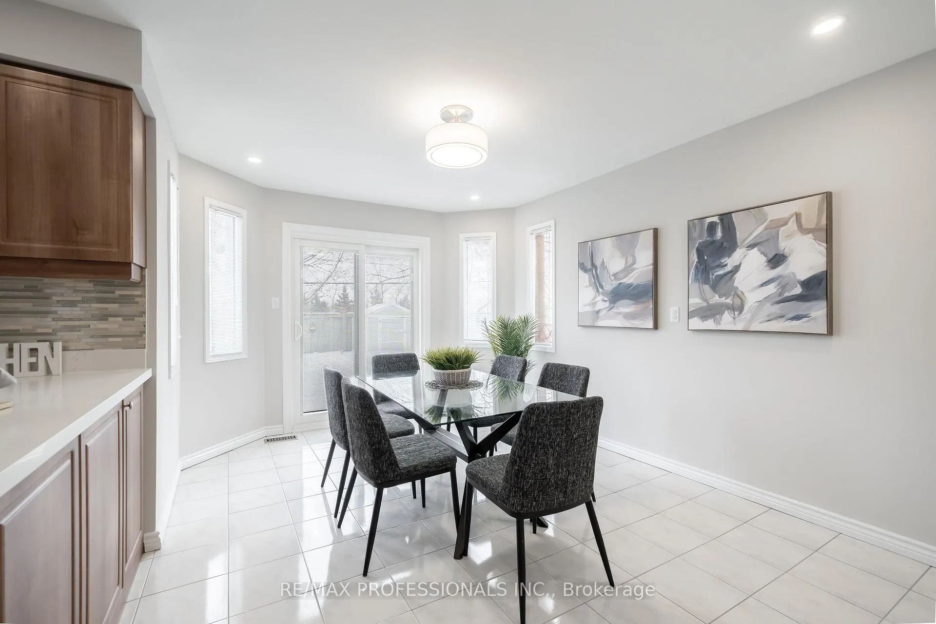 Photo 9 of 25 Sawyer Crescent, Markham, Markham Village — HOMEH