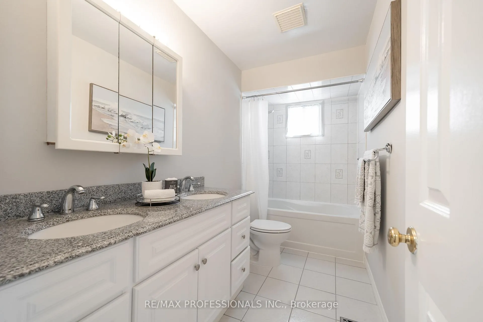 Photo 23 of 25 Sawyer Crescent, Markham, Markham Village — HOMEH