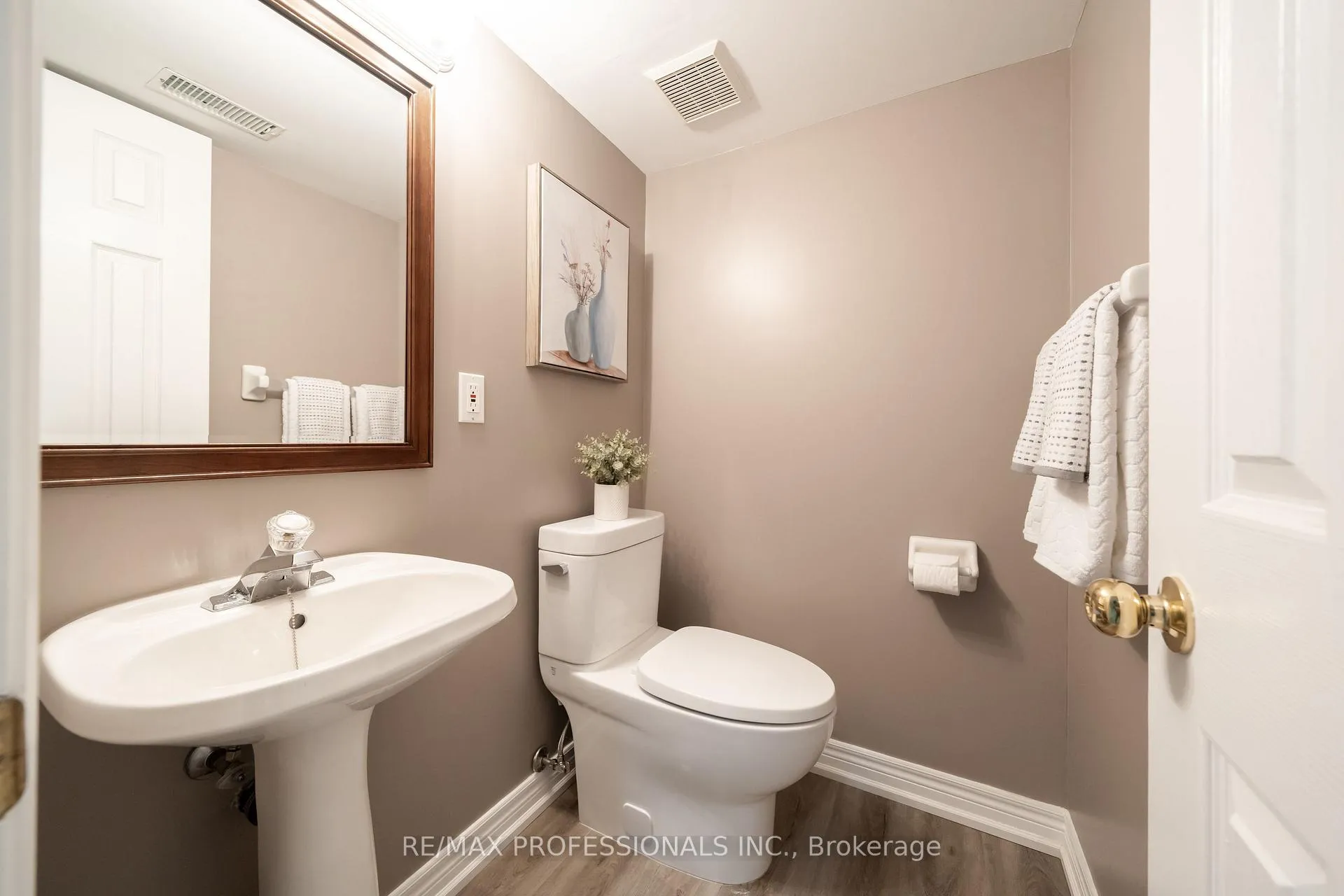 Photo 24 of 25 Sawyer Crescent, Markham, Markham Village — HOMEH