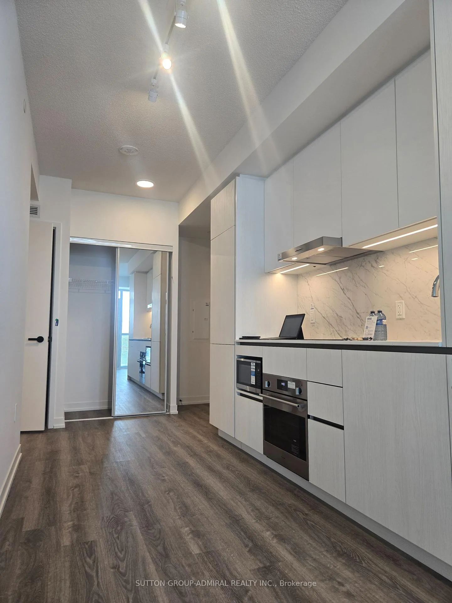 Photo 4 of Unit 5707, 8 Interchange Way, Vaughan, Vaughan Corporate Centre — HOMEH