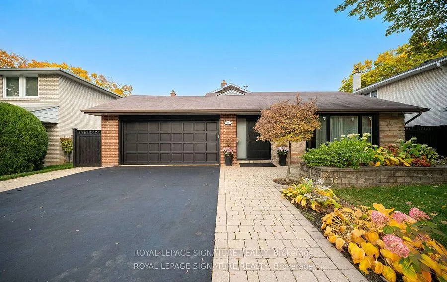 Photo 2 of 16 Kingsborough Crescent, Etobicoke, Willowridge-Martingrove-Richview — HOMEH