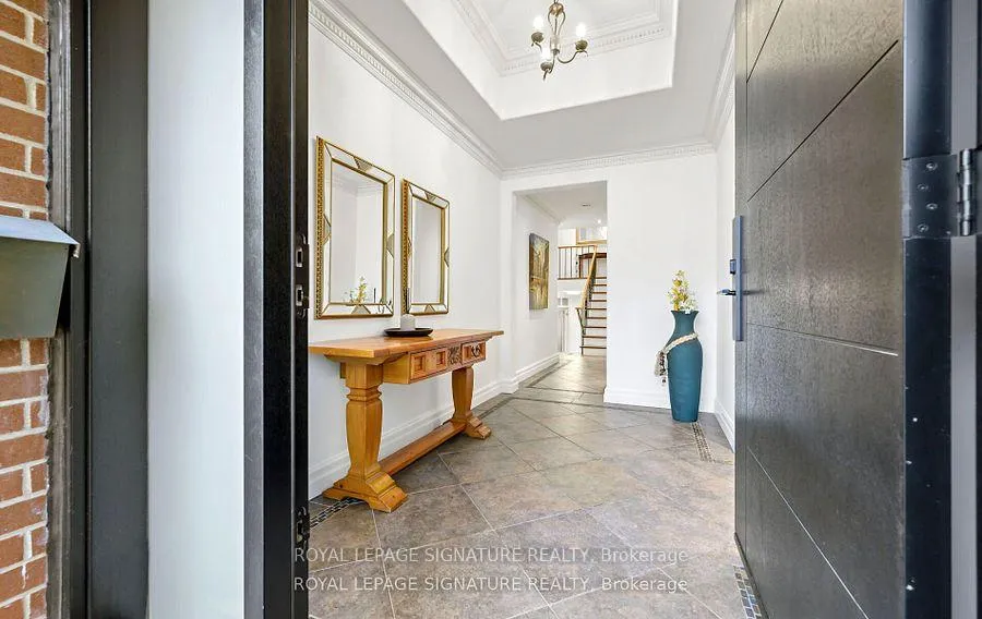 Photo 4 of 16 Kingsborough Crescent, Etobicoke, Willowridge-Martingrove-Richview — HOMEH