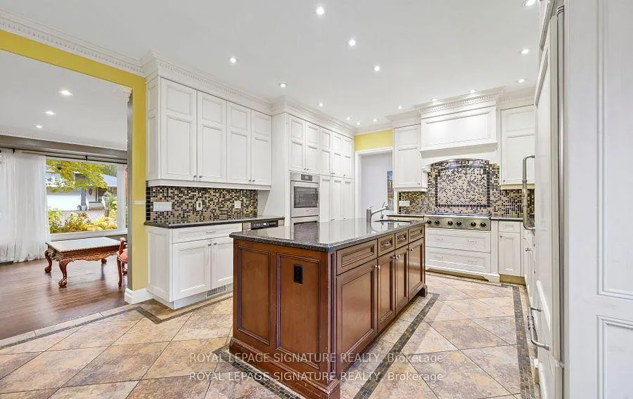 Photo 8 of 16 Kingsborough Crescent, Etobicoke, Willowridge-Martingrove-Richview — HOMEH