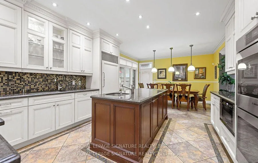 Photo 9 of 16 Kingsborough Crescent, Etobicoke, Willowridge-Martingrove-Richview — HOMEH