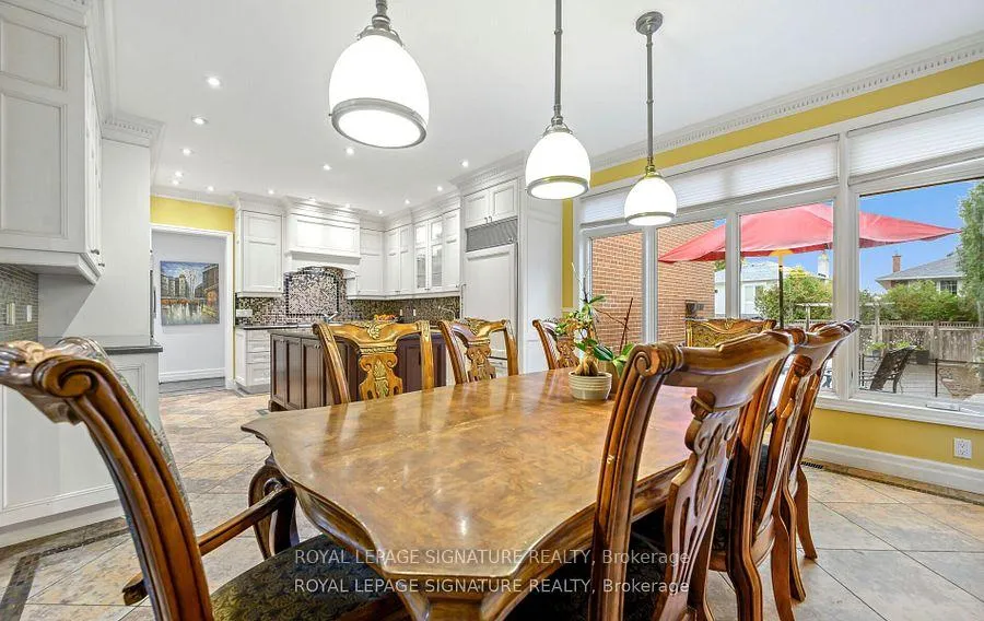 Photo 11 of 16 Kingsborough Crescent, Etobicoke, Willowridge-Martingrove-Richview — HOMEH