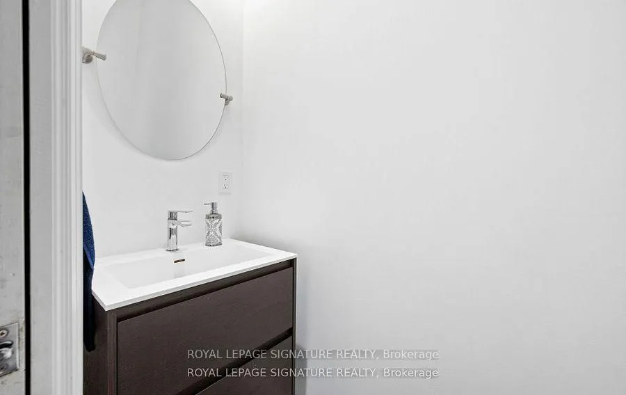 Photo 14 of 16 Kingsborough Crescent, Etobicoke, Willowridge-Martingrove-Richview — HOMEH