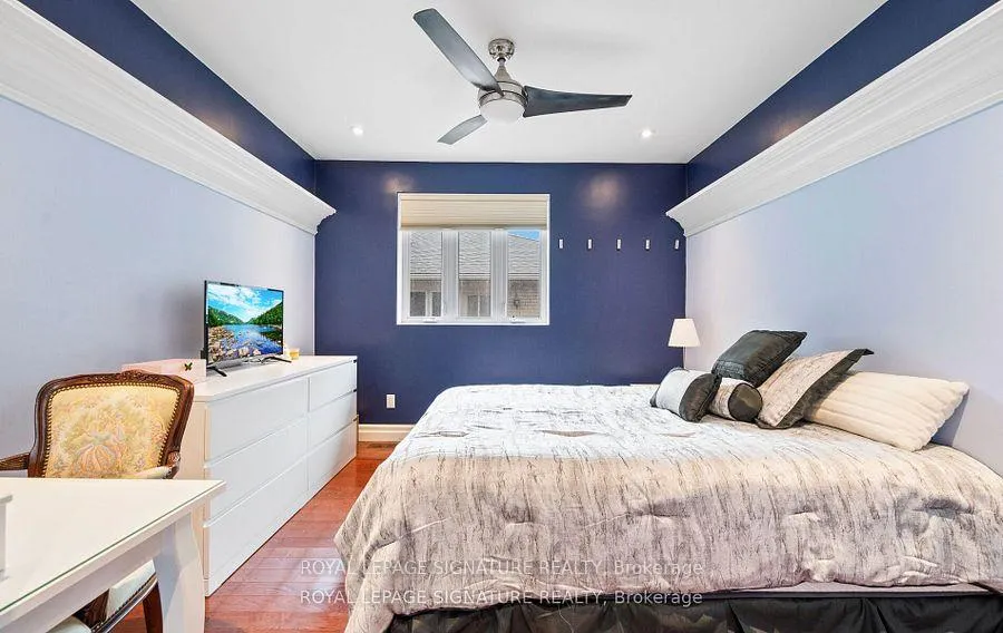 Photo 23 of 16 Kingsborough Crescent, Etobicoke, Willowridge-Martingrove-Richview — HOMEH