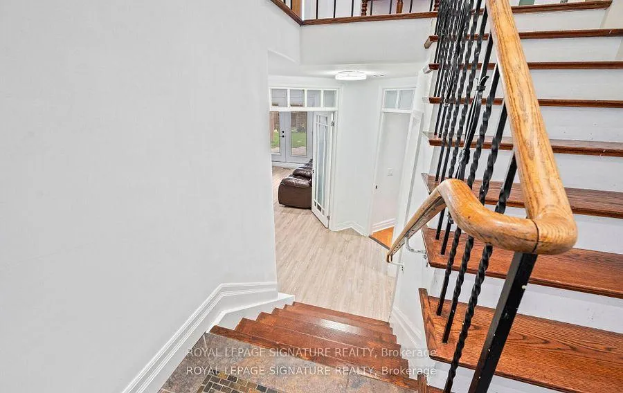 Photo 27 of 16 Kingsborough Crescent, Etobicoke, Willowridge-Martingrove-Richview — HOMEH