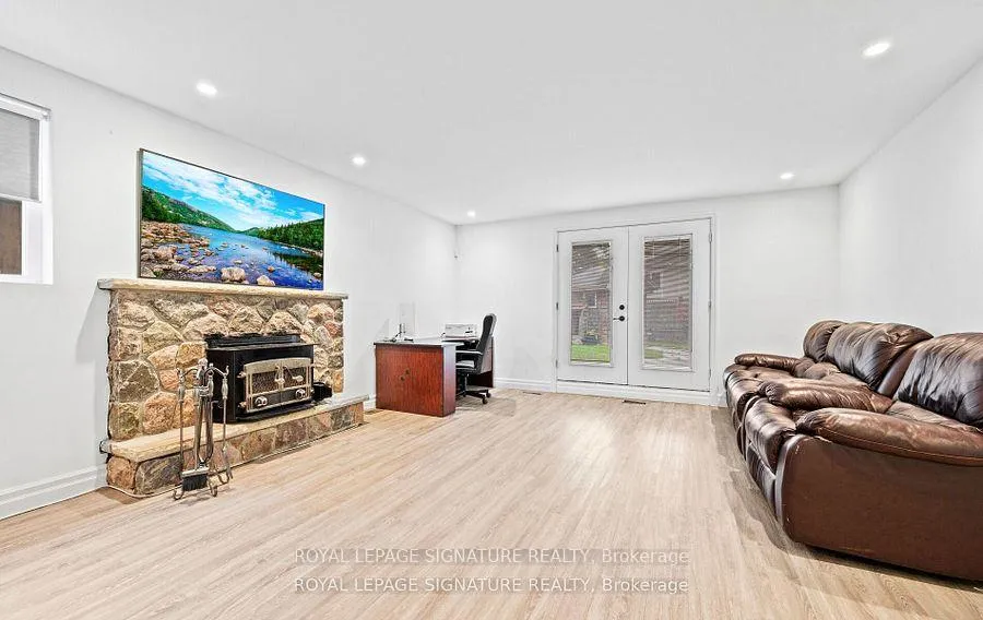 Photo 28 of 16 Kingsborough Crescent, Etobicoke, Willowridge-Martingrove-Richview — HOMEH