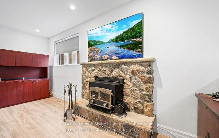 Photo 29 of 16 Kingsborough Crescent, Etobicoke, Willowridge-Martingrove-Richview — HOMEH