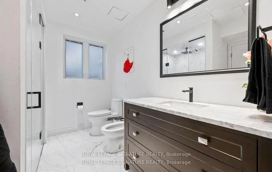 Photo 31 of 16 Kingsborough Crescent, Etobicoke, Willowridge-Martingrove-Richview — HOMEH