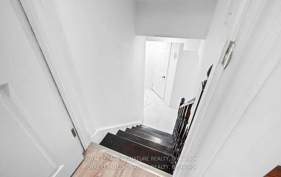 Photo 33 of 16 Kingsborough Crescent, Etobicoke, Willowridge-Martingrove-Richview — HOMEH
